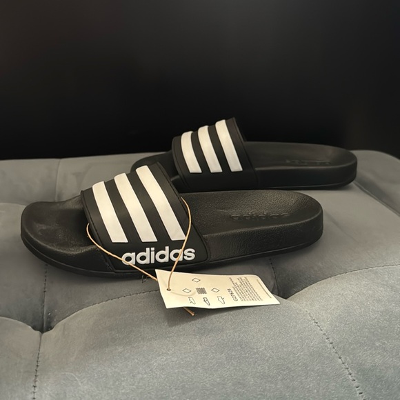 Adidas slides size men’s 4 - Picture 1 of 5